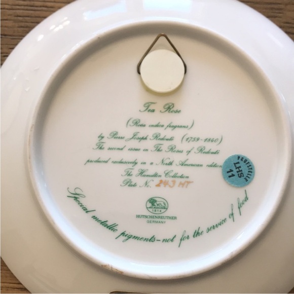 The Hamilton Collection Rose Plates - Picture 5 of 5